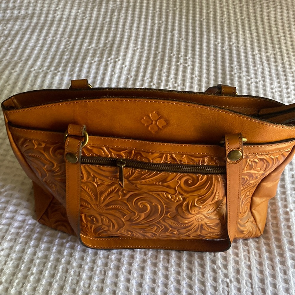 Patricia Nash leather purse great condition